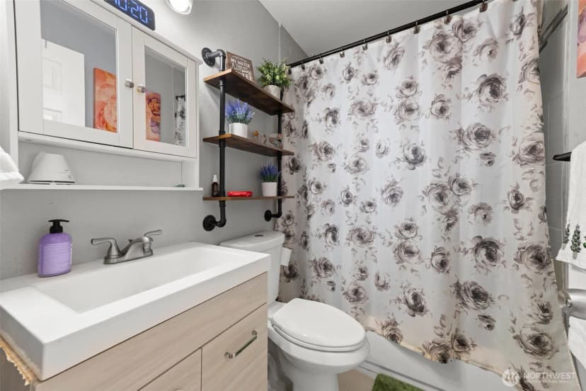 Property photo for 615 1st Avenue S, Kent photo 8