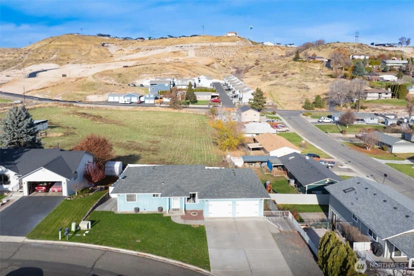 Property photo for 1403 W Cherry Avenue, Selah photo 3
