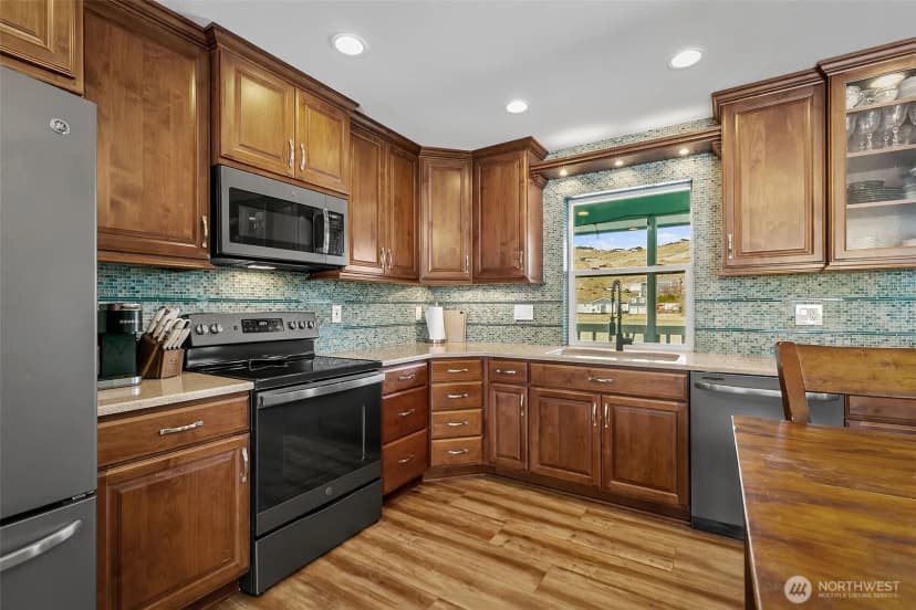 Property photo for 1403 W Cherry Avenue, Selah photo 16
