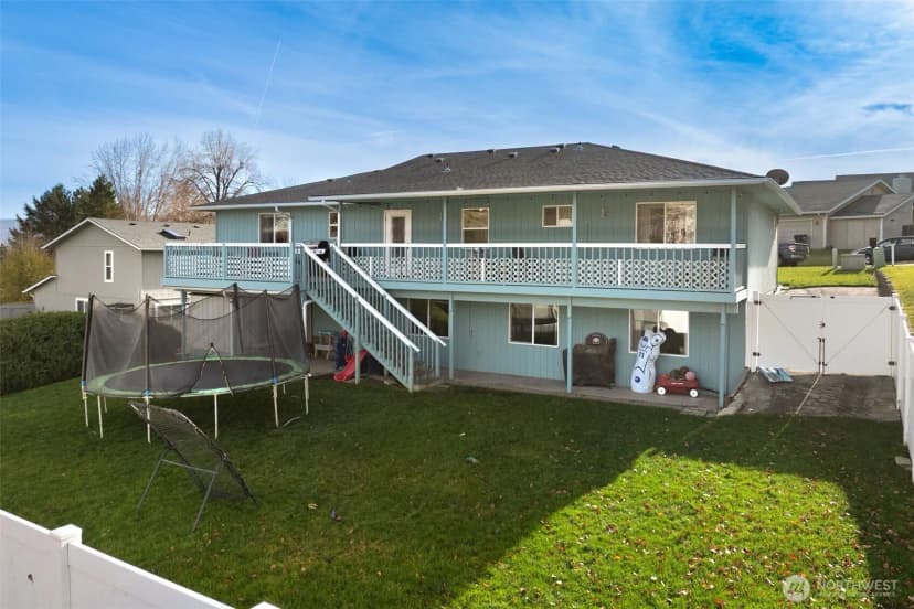 Property photo for 1403 W Cherry Avenue, Selah photo 8