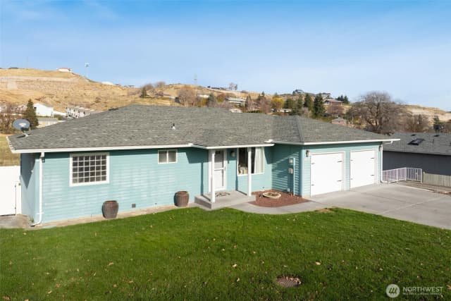 Property photo for 1403 W Cherry Avenue, Selah photo 2