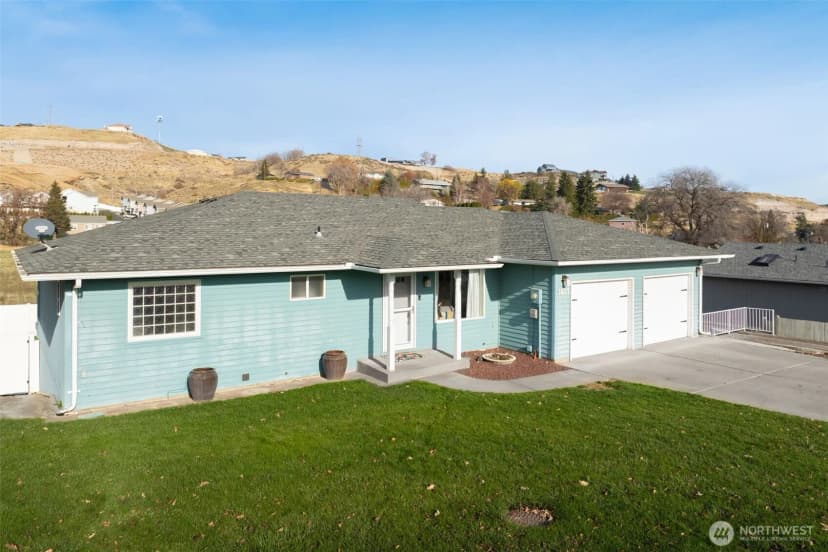 Property photo for 1403 W Cherry Avenue, Selah photo 2