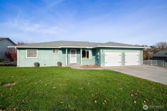 Property photo for 1403 W Cherry Avenue, Selah