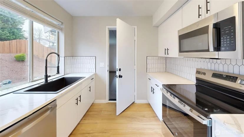 Property photo for 11406 Se 219th Place, Kent photo 11