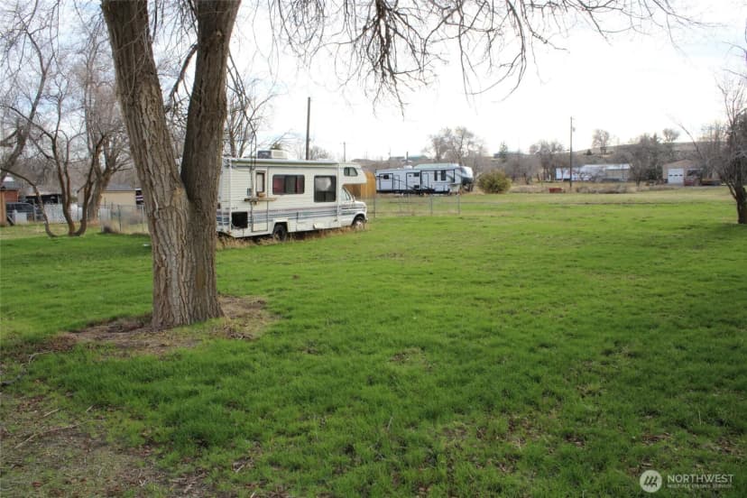 Property photo for 313 E Main, Lind photo 2