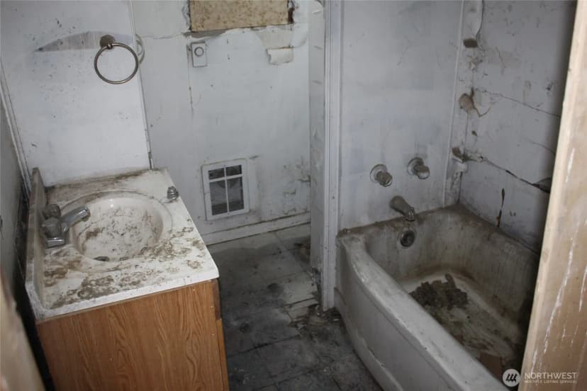 Property photo for 113 S Lutcher Avenue, Lind photo 11