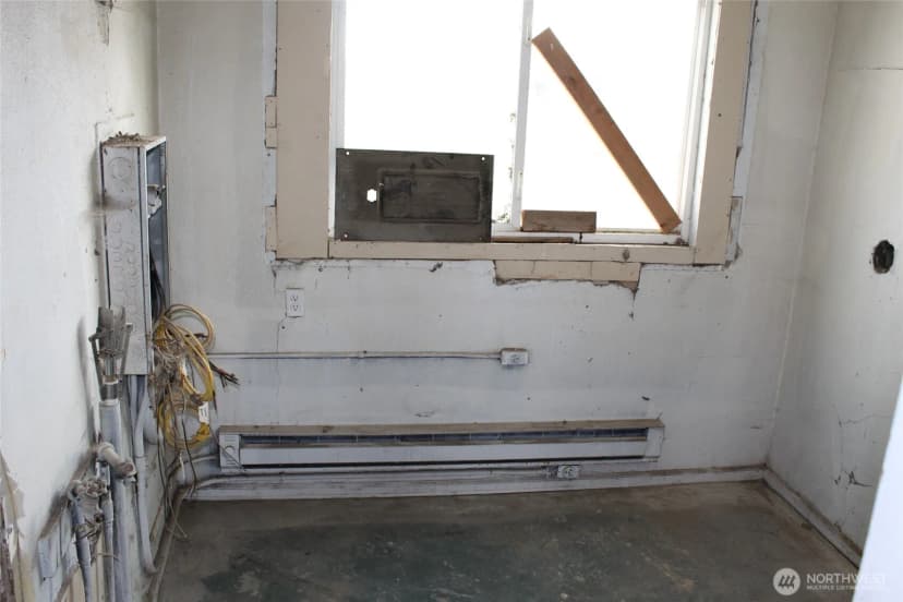 Property photo for 113 S Lutcher Avenue, Lind photo 9