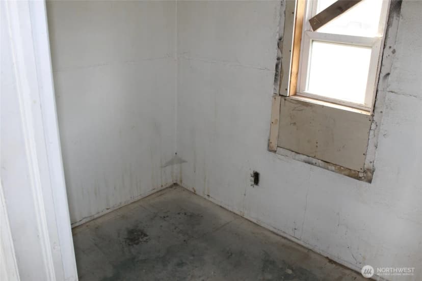 Property photo for 113 S Lutcher Avenue, Lind photo 8