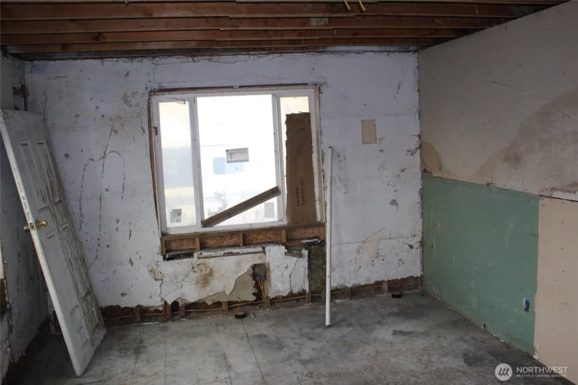 Property photo for 113 S Lutcher Avenue, Lind photo 4