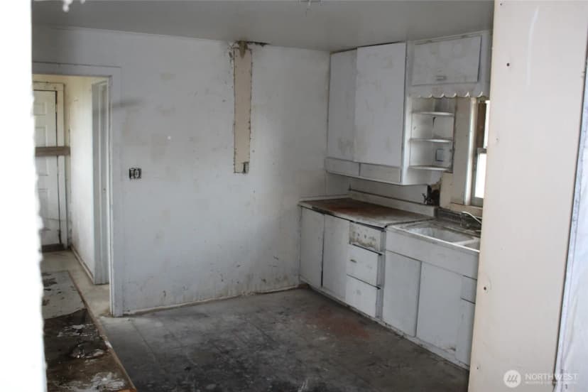 Property photo for 113 S Lutcher Avenue, Lind photo 6