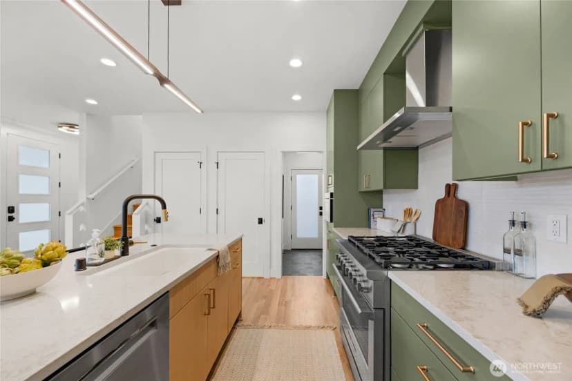 Property photo for 4048 32nd Avenue W, Seattle photo 10