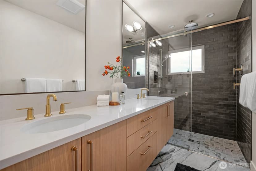 Property photo for 4048 32nd Avenue W, Seattle photo 28