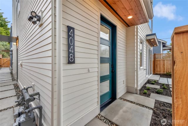 Property photo for 4048 32nd Avenue W, Seattle photo 2
