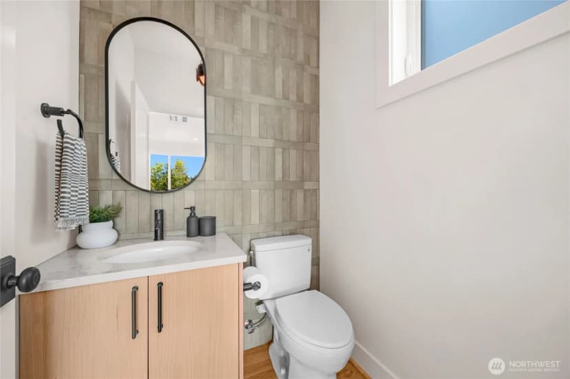 Property photo for 4048 32nd Avenue W, Seattle photo 19