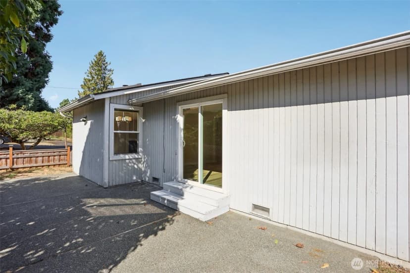 Property photo for 10114 11th Avenue S, Seattle photo 32