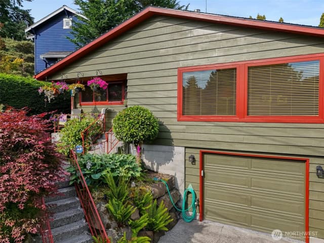 Property photo for 7139 Wright Avenue Sw, Seattle photo 2