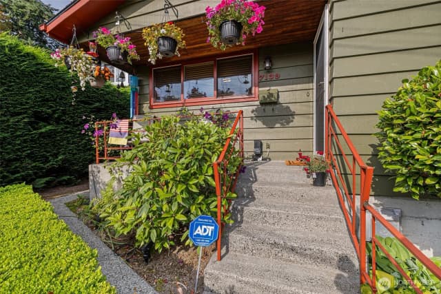 Property photo for 7139 Wright Avenue Sw, Seattle photo 4