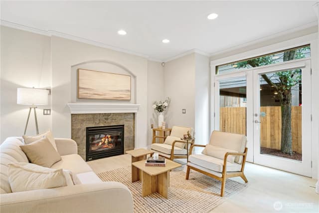 Property photo for 422 Federal Ave E #b, Seattle photo 4
