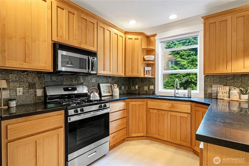 Property photo for 422 Federal Ave E #b, Seattle photo 12