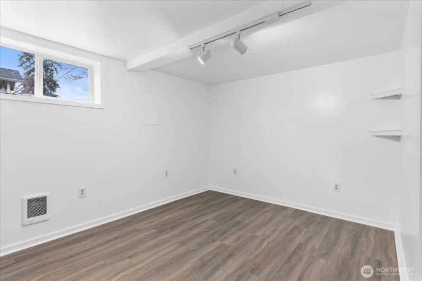Property photo for 1016 Rockefeller Avenue, Everett photo 17
