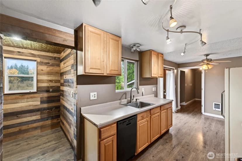 Property photo for 13308 Ne 186th Street, Woodinville photo 12
