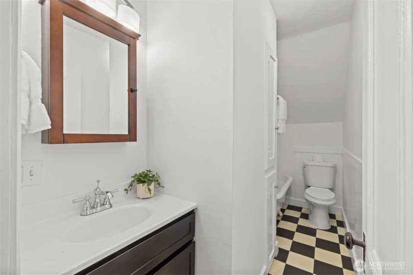 Property photo for 2016 14th Avenue W, Seattle photo 21