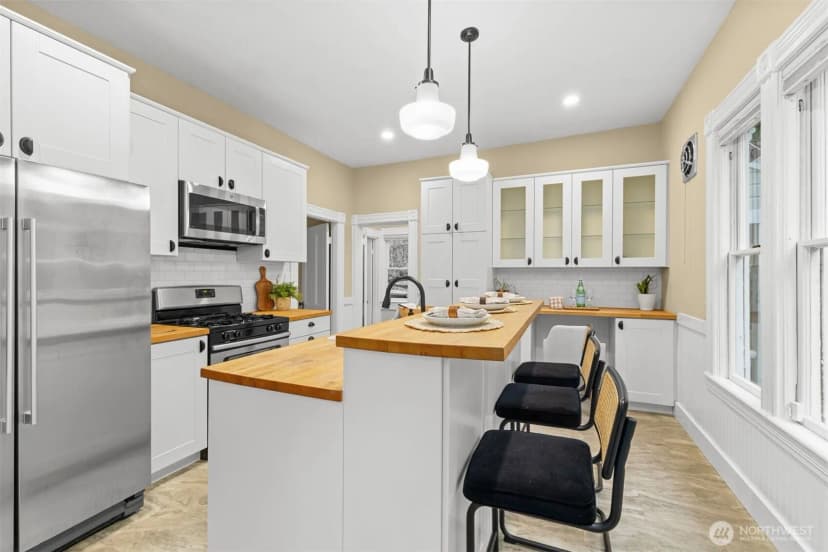 Property photo for 2016 14th Avenue W, Seattle photo 13