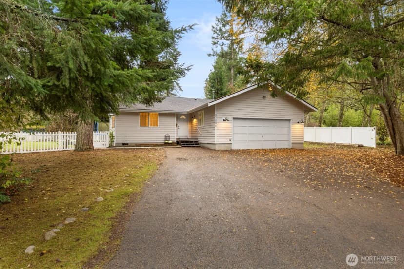 Property photo for 37099 Cypress Drive Ne, Hansville