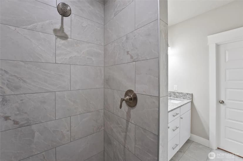 Property photo for 1405 7th Avenue Ne, Quincy photo 27
