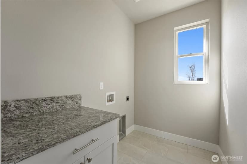 Property photo for 1405 7th Avenue Ne, Quincy photo 18