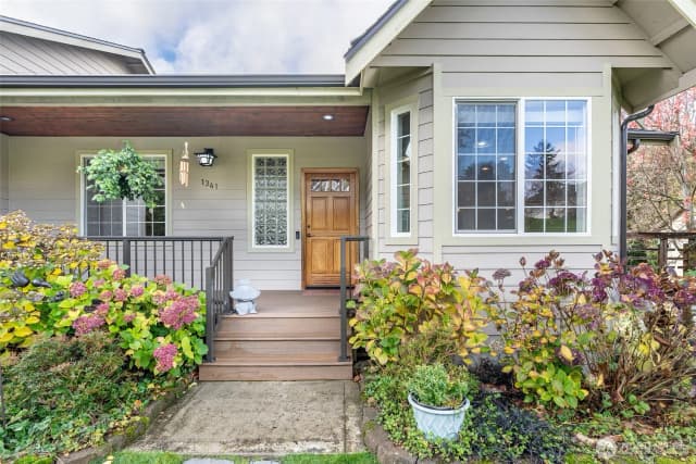 Property photo for 1341 Salt Point Place E, Port Orchard photo 3