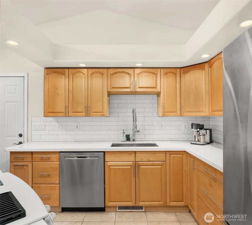 Property photo for 811 Sw Langston Road, Renton photo 16