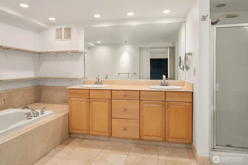 Property photo for 811 Sw Langston Road, Renton photo 14