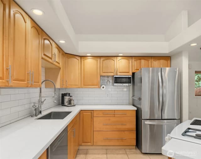 Property photo for 811 Sw Langston Road, Renton photo 3