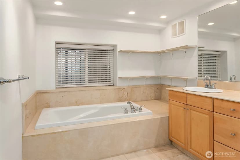 Property photo for 811 Sw Langston Road, Renton photo 22