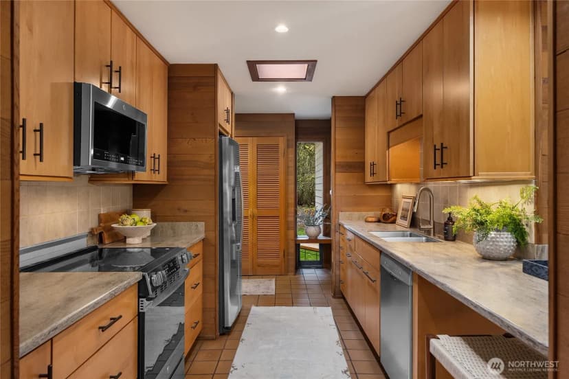 Property photo for 10871 Manitou Beach Drive Ne, Bainbridge Island photo 14