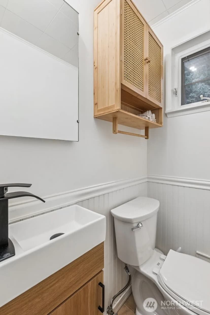 Property photo for 12528 24th Avenue Ne, Seattle photo 14