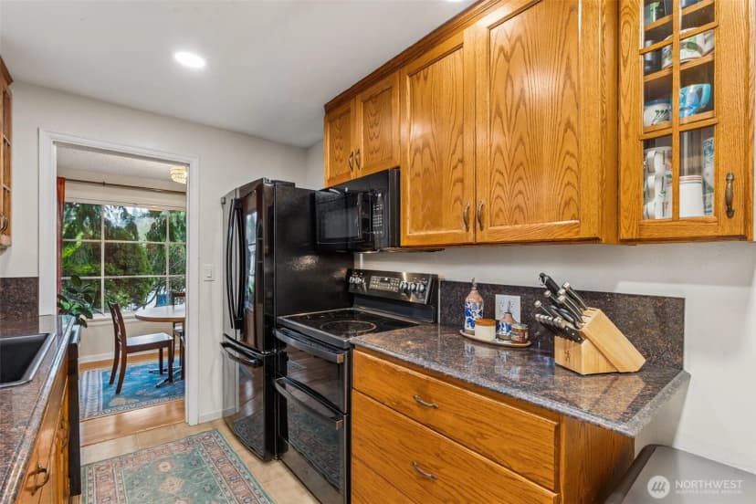 Property photo for 12528 24th Avenue Ne, Seattle photo 9