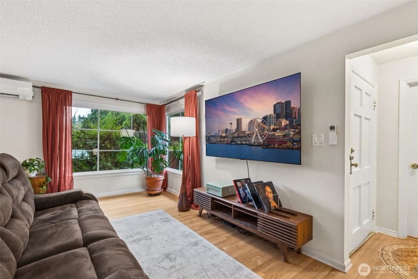 Property photo for 12528 24th Avenue Ne, Seattle photo 2