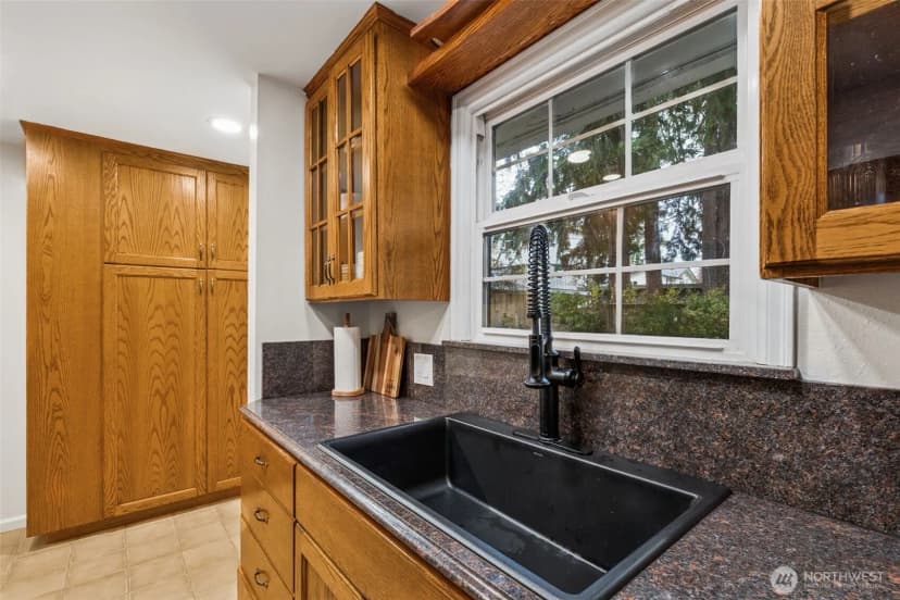 Property photo for 12528 24th Avenue Ne, Seattle photo 10