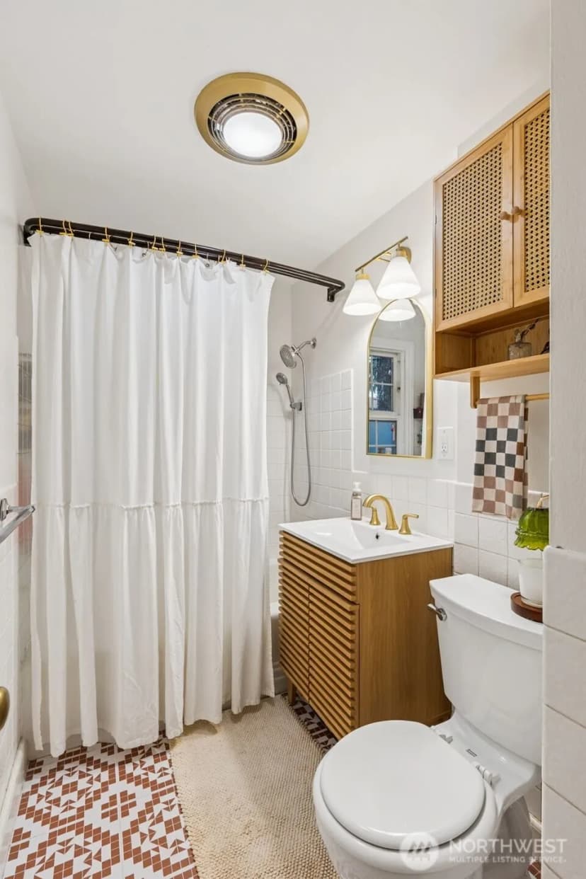 Property photo for 12528 24th Avenue Ne, Seattle photo 13