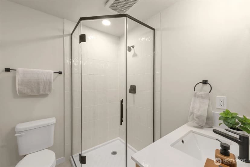 Property photo for 1014 B Ne 70th Street #1014b, Seattle photo 12