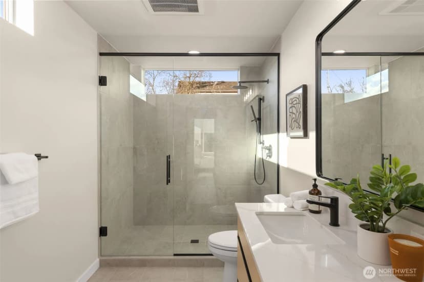 Property photo for 1014 B Ne 70th Street #1014b, Seattle photo 28