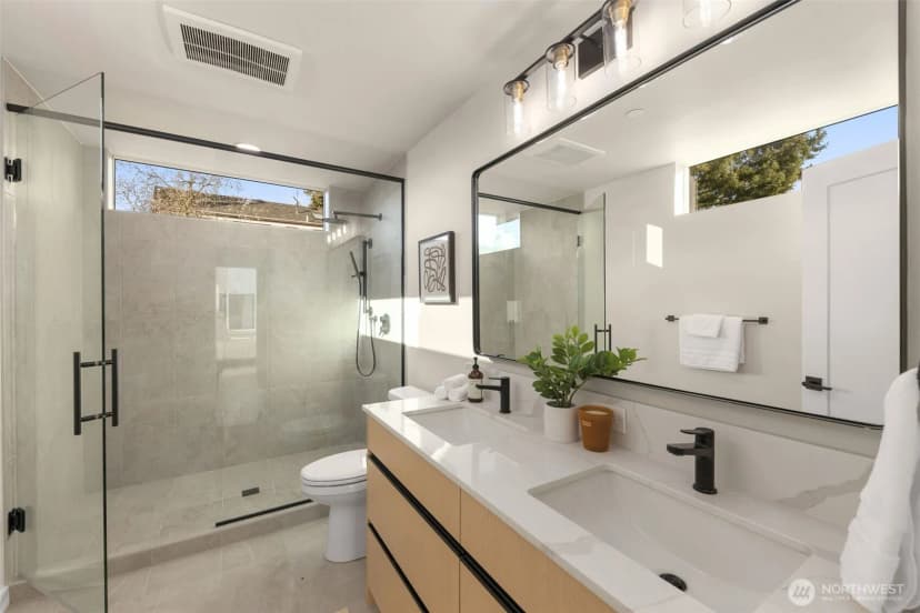 Property photo for 1014 B Ne 70th Street #1014b, Seattle photo 27