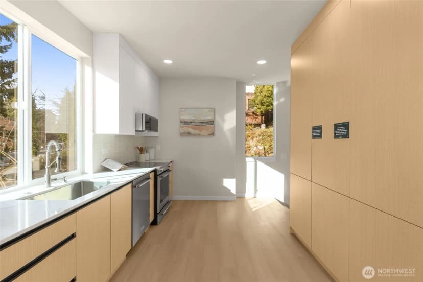 Property photo for 1014 B Ne 70th Street #1014b, Seattle photo 19