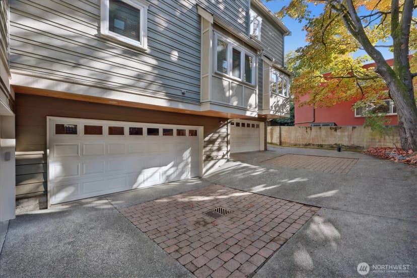 Property photo for 919 Belmont Avenue E, Seattle photo 32