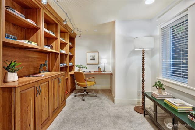 Property photo for 919 Belmont Avenue E, Seattle photo 5