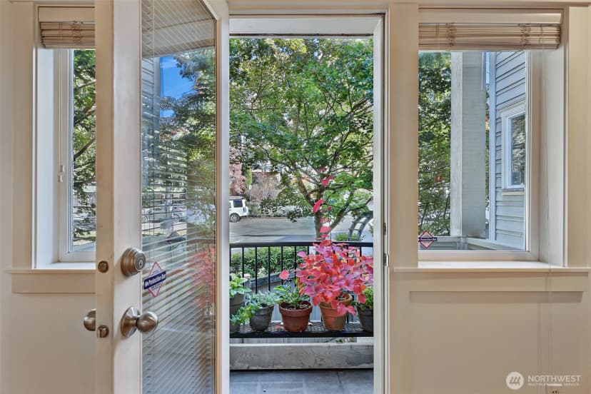 Property photo for 919 Belmont Avenue E, Seattle photo 15