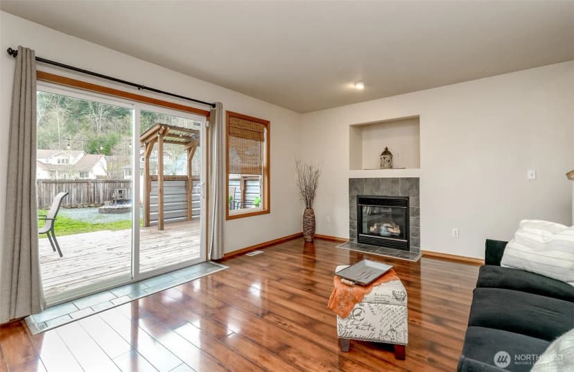 Property photo for 231 Easton Avenue W, Eatonville photo 8