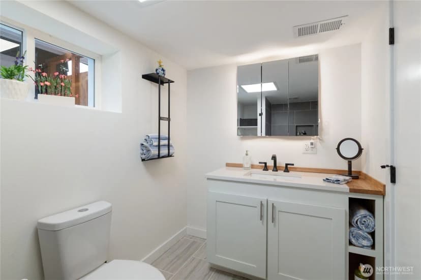 Property photo for 1202 Broadway Avenue, Bremerton photo 28